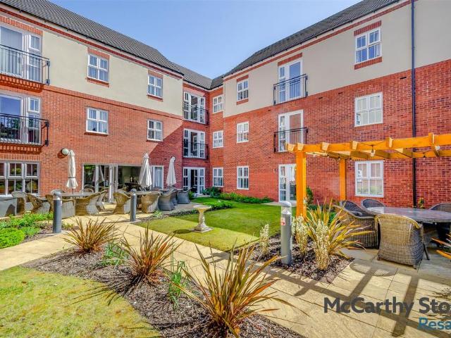 Flat for sale in Alderminster, Warwickshire