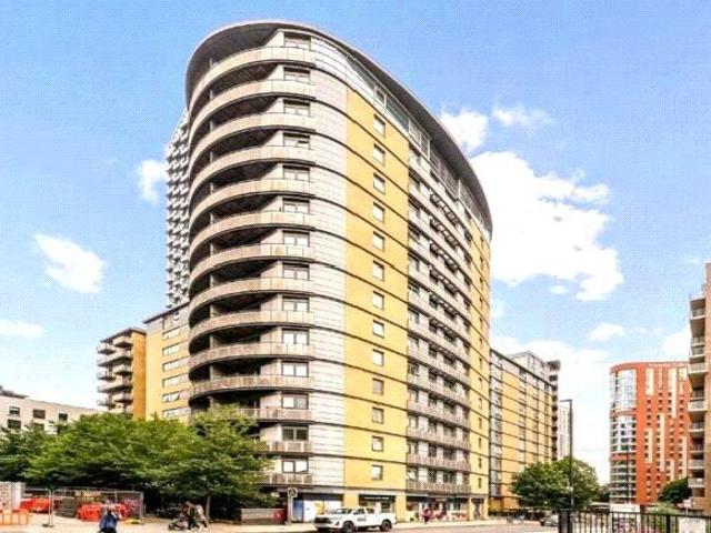 Flat for sale in London Borough of Ealing, Park Royal