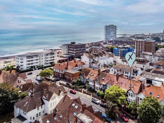 Flat for sale in Worthing, West Sussex