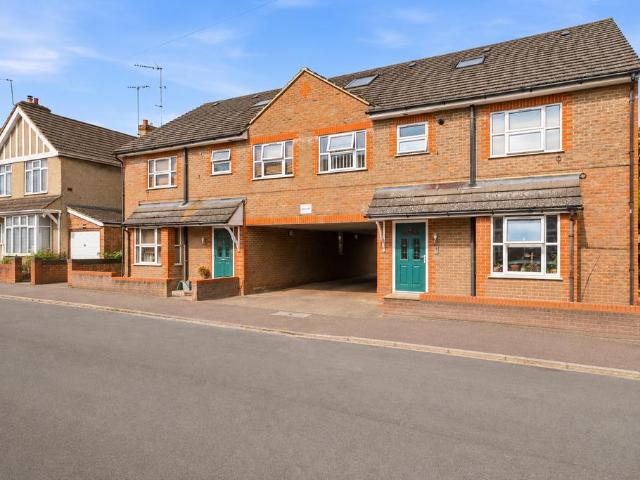 Flat for sale in St Albans, Five Acres