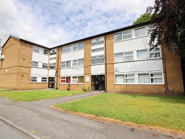 Flat for sale in Sedgley Park, Bury