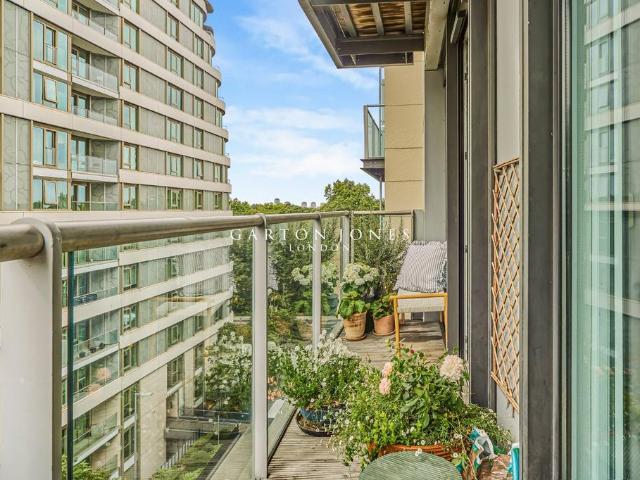 Flat for sale in Greater London