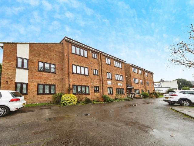 Flat for sale in West Wickham, Greater London