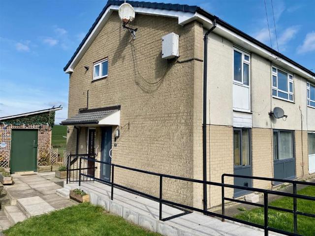 Flat for sale in Brighouse, Thornhills