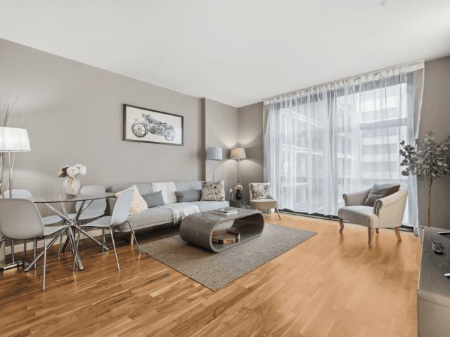 Flat for sale in Isle Of Dogs, Greater London
