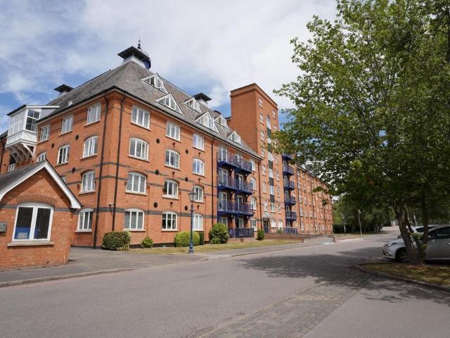 Flat for sale in Epping, Essex