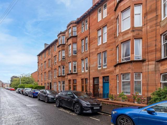 Flat for sale in Battlefield, Scotland