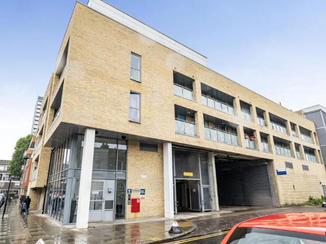 Flat for sale in Old Ford, Bow