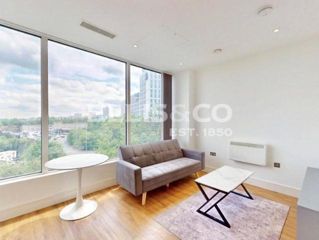 Flat for sale in London Borough of Ealing, Park Royal