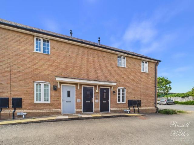 Flat for sale in Buckingham, Buckinghamshire