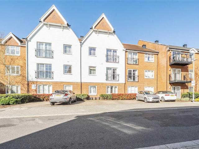 Flat for sale in The Butts, Kent