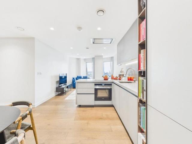 Flat for sale in Greenwich Peninsula, Greater London