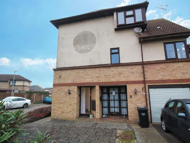 Flat for sale in Langdon Hills, Essex