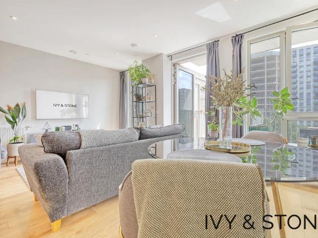 Flat for sale in Silvertown, Greater London