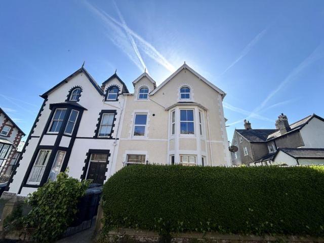 Flat for sale in Colwyn Bay, Wales
