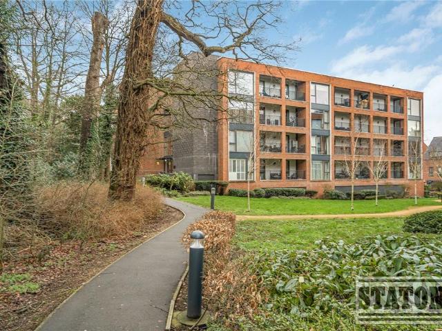 Flat for sale in Cockfosters, Greater London