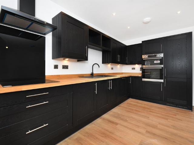 Flat for sale in Moulsham, Chelmsford