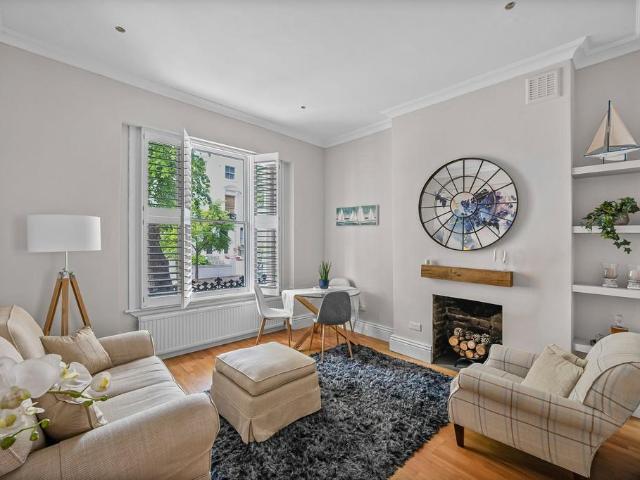 Flat for sale in Kensal Town, Bayswater