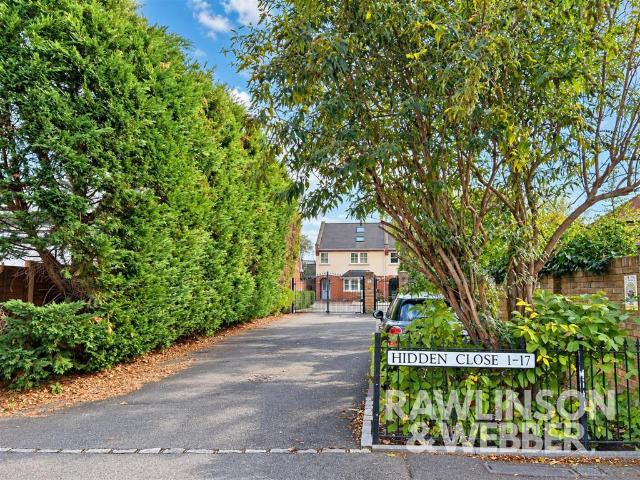 Flat for sale in East Molesey, Elmbridge