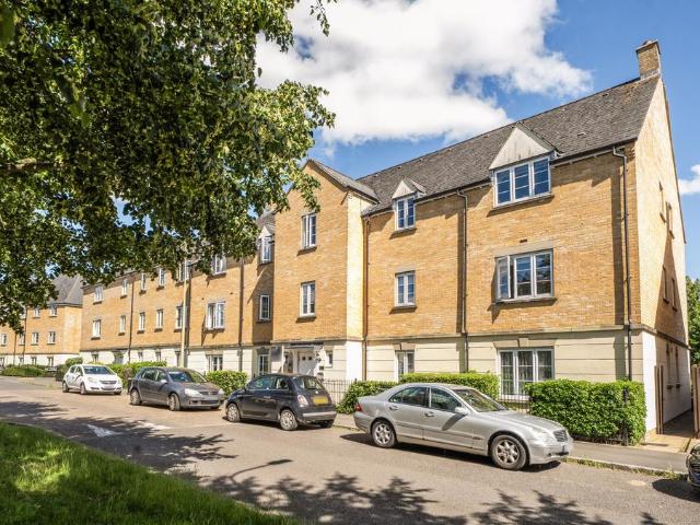 Flat for sale in Madley Park, Black Bourton