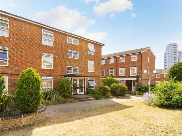 Flat for sale in London Borough of Croydon, Addiscombe