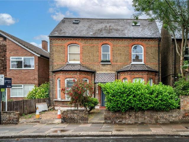 Flat for sale in Strawberry Hill, Greater London