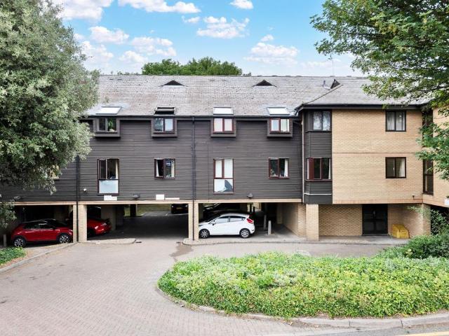 Flat for sale in King's Walden, Hertfordshire