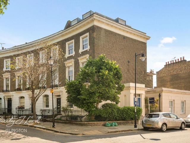 Flat for sale in Barnsbury, Greater London