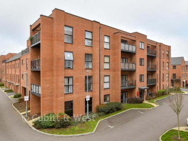 Flat for sale in Hackbridge, Greater London