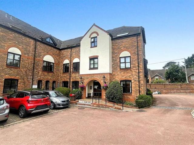 Flat for sale in Bolton Low Houses, Hampshire
