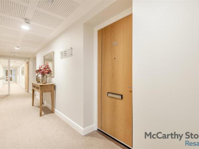 Flat for sale in Cherry Orchard, Frankwell