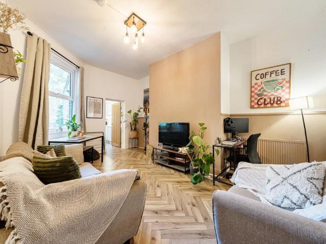 Flat for sale in Georgia, Greater Manchester