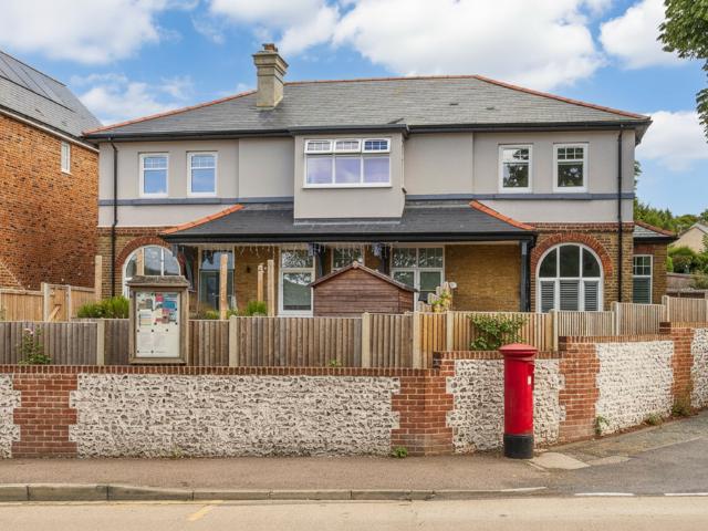 Flat for sale in Temple Ewell, Dover