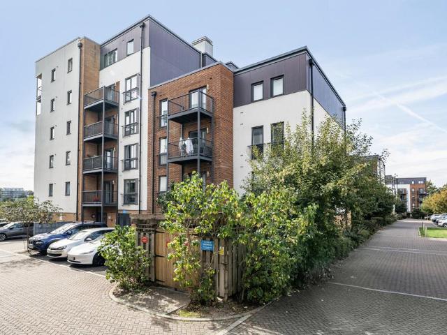 Flat for sale in Royal Borough of Greenwich, Greater London