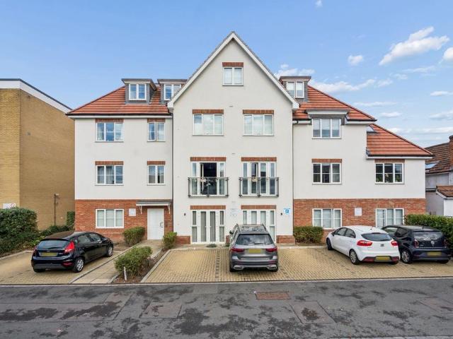 Flat for sale in Wexham and Ivers Community Board, Richings Park