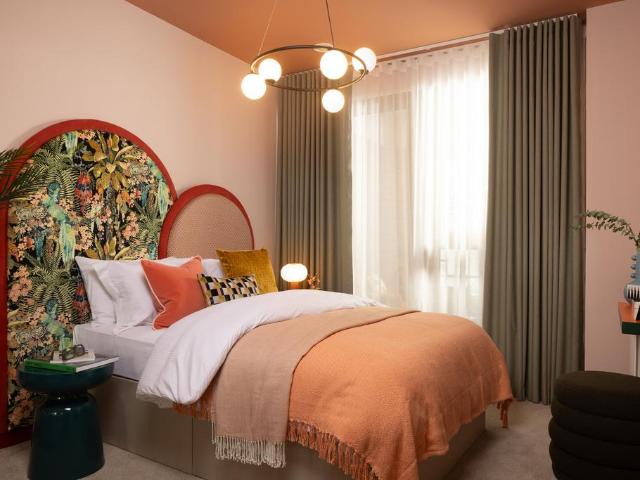 Flat for sale in SE15, London