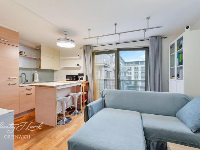 Flat for sale in London Borough of Lewisham, Deptford
