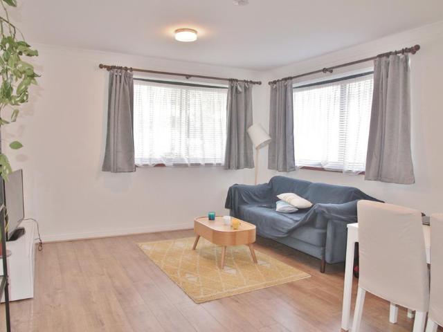 Flat for sale in Brook Green, Greater London