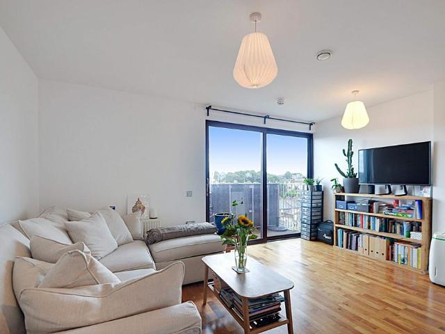 Flat for sale in London Borough of Lewisham, Deptford