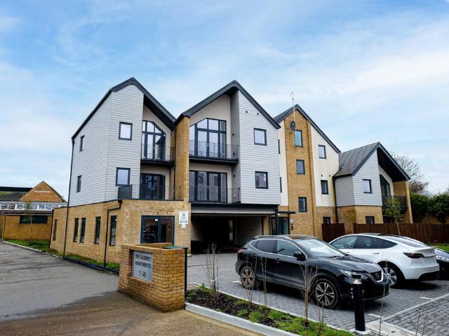 Flat for sale in Barling, Essex