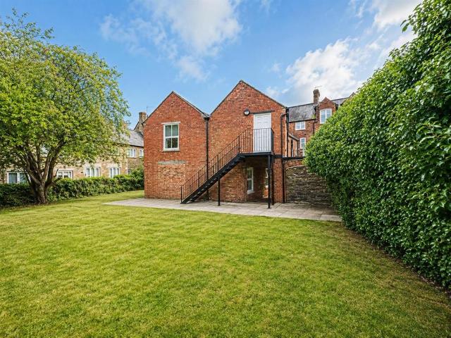 Flat for sale in Brackley, Northamptonshire