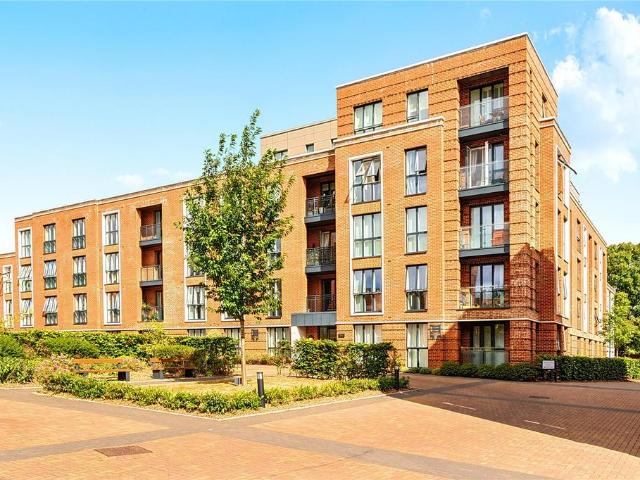 Flat for sale in Hampshire