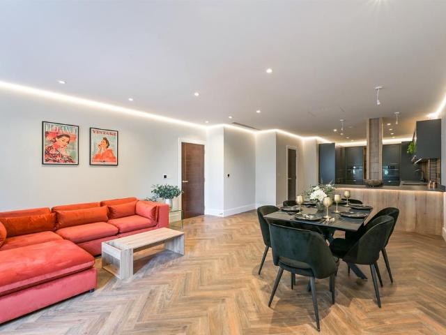 Flat for sale in London Borough of Hammersmith and Fulham, Greater London