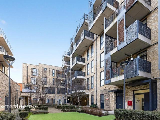 Flat for sale in Elephant and Castle, Greater London
