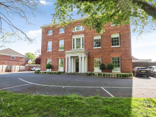 Flat for sale in Kingswinford, West Midlands