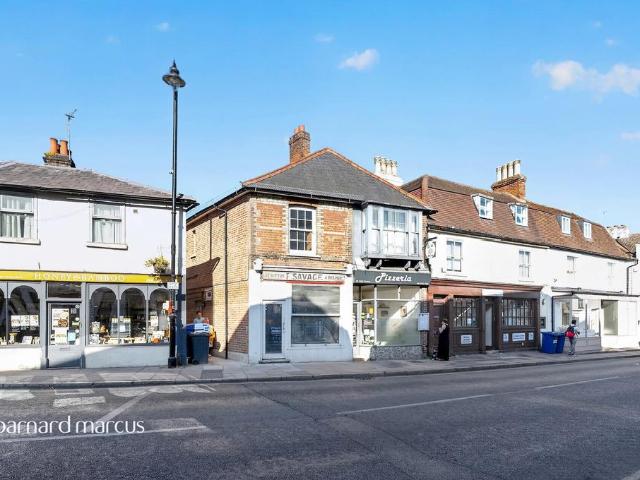 Flat for sale in Ewell, Surrey