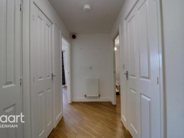 Flat for sale in Dagenham, Becontree