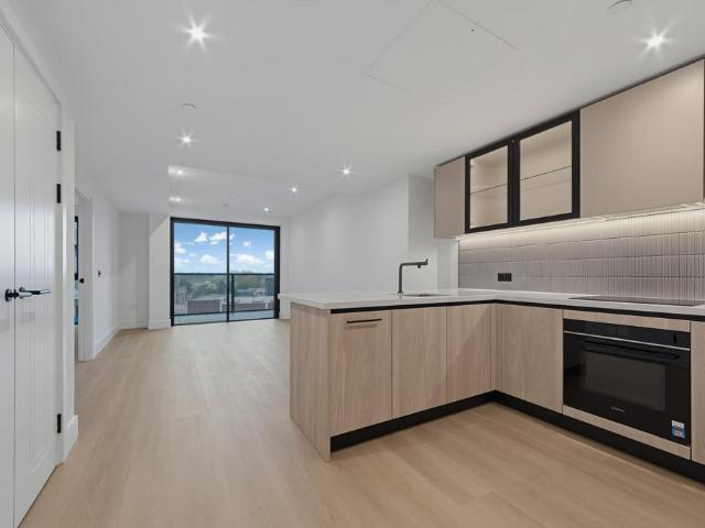 Flat for sale in London Borough of Tower Hamlets, Greater London