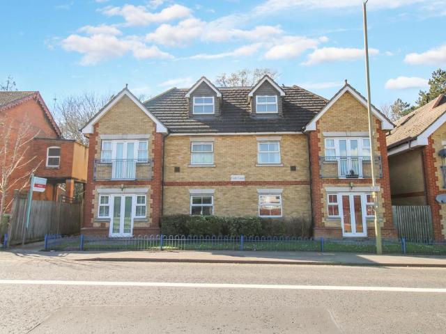 Flat for sale in Farnborough, Hampshire