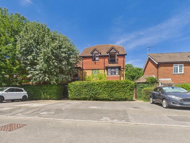 Flat for sale in Slough